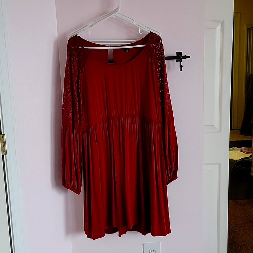Torrid 2 midi maroon with lace sleeves